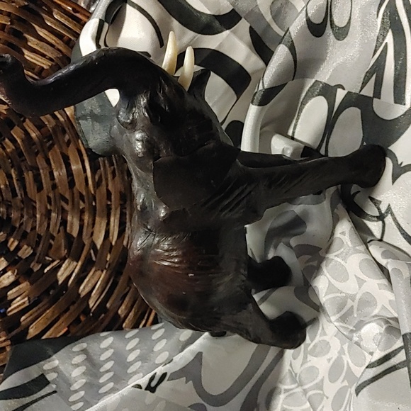 Two Elephant Figures - Picture 2 of 14